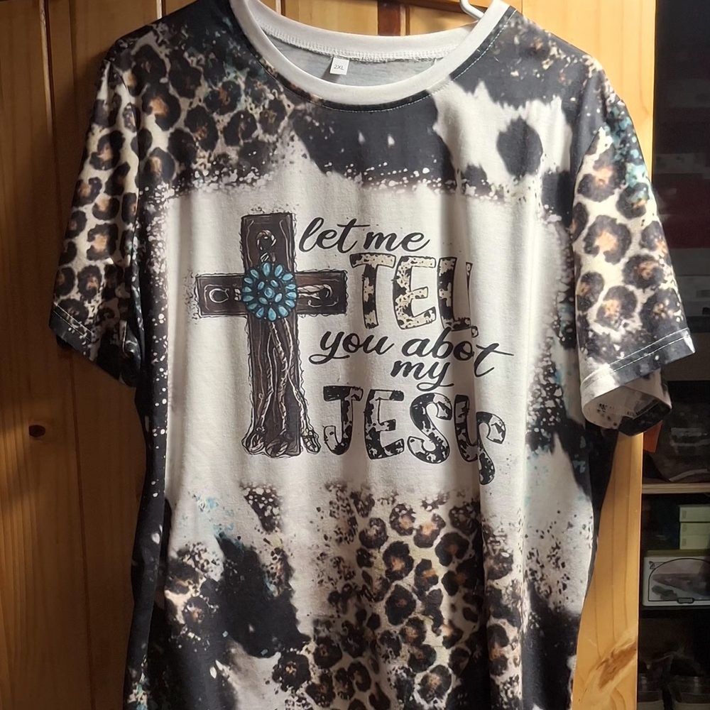 Women's Short Sleeve Leopard Print Tee - Picture 2 of 2